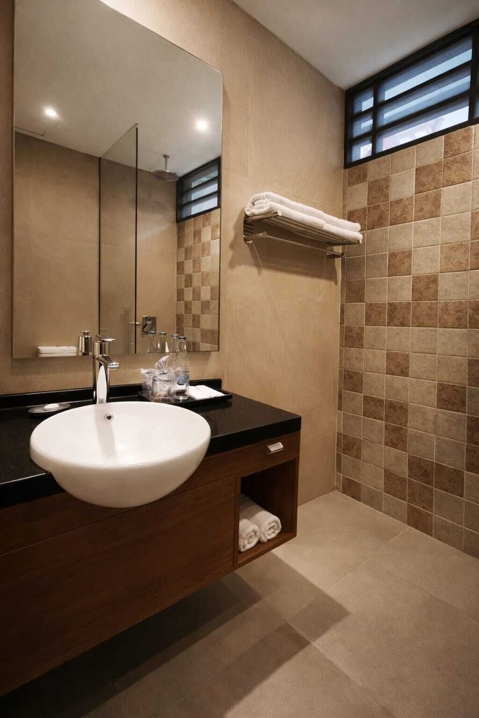 Premium Room (Interconnecting Double And Twin) | Bathroom | Shower, rainfall showerhead, free toiletries, hair dryer