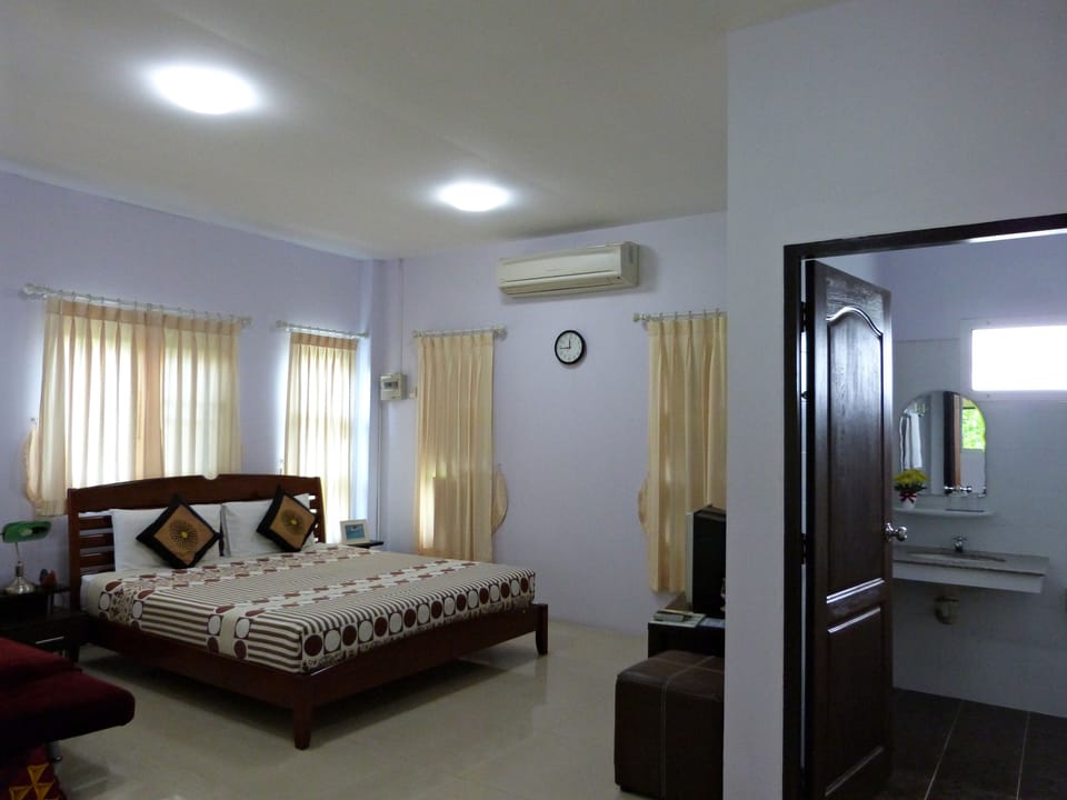Standard Double or Twin Room | Desk, free WiFi, bed sheets