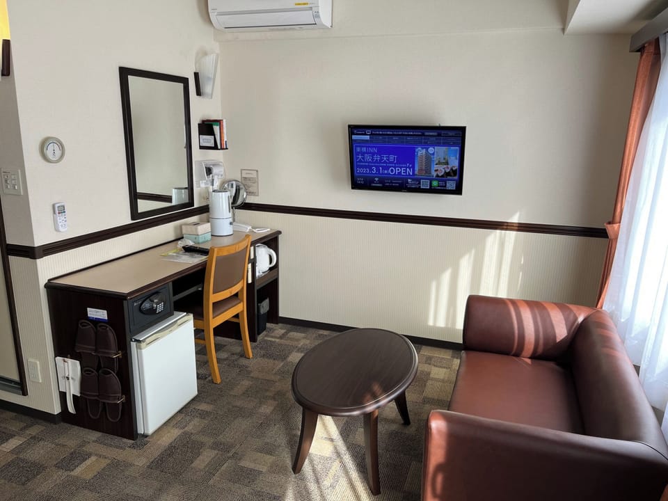 Desk, soundproofing, free WiFi, bed sheets