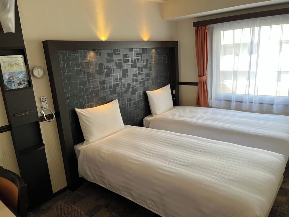 Desk, soundproofing, free WiFi, bed sheets