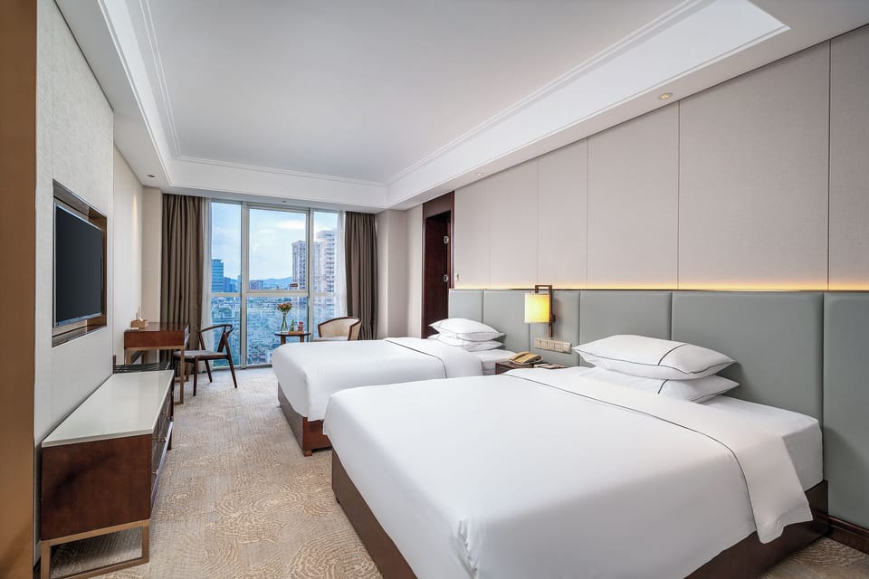 Down comforters, free minibar, desk, blackout drapes