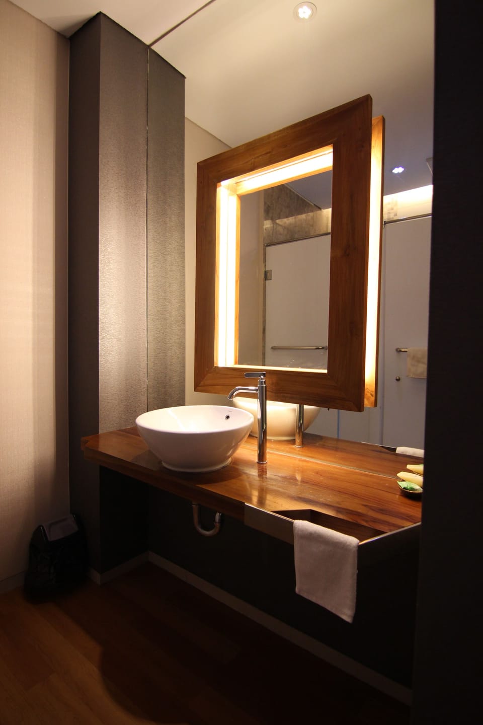 Junior Triple Room | Bathroom amenities | Shower, free toiletries, towels