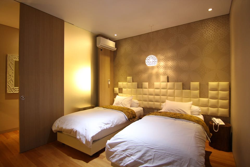 Deluxe Double or Twin Room | Desk, free WiFi