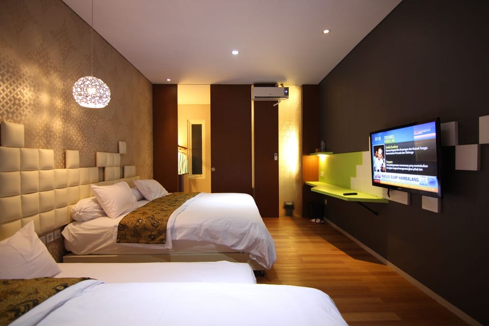Family Quadruple Room | Desk, free WiFi