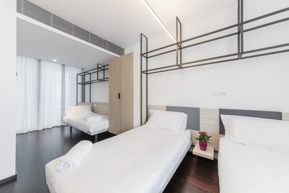 Standard Triple Room | Desk, soundproofing, free WiFi, bed sheets
