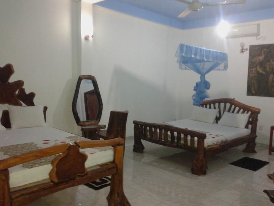 Basic Double Room, 1 Double Bed, Private Bathroom | Desk, iron/ironing board, free WiFi