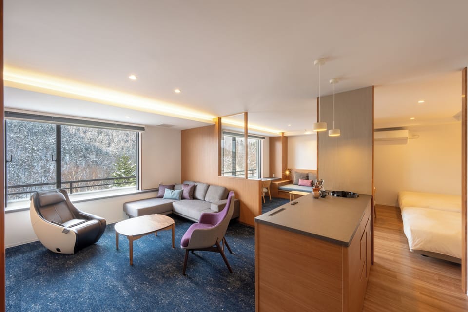 Luxury Suite, Non Smoking (Suite Canyon View) | In-room safe, individually decorated, individually furnished, desk