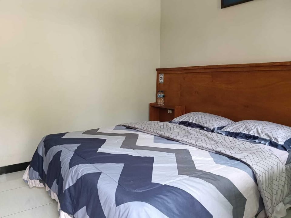 Standard Room | Desk