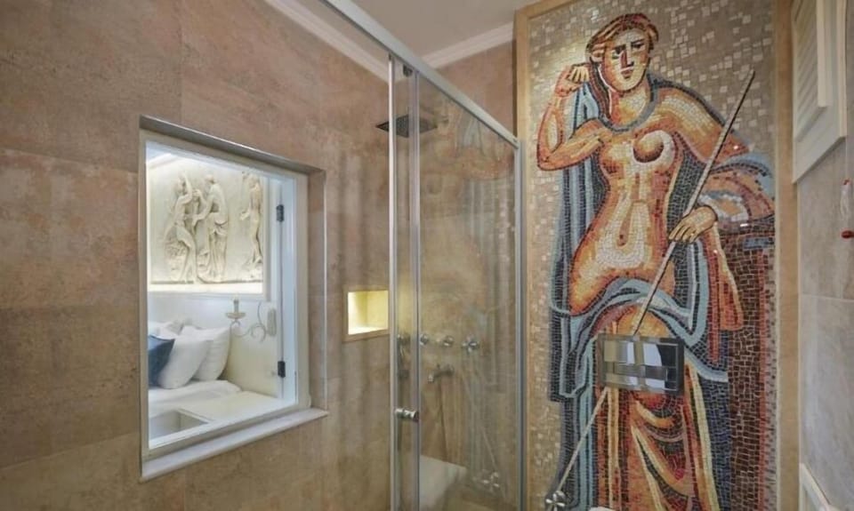 Superior Room | Bathroom | Shower, free toiletries, hair dryer, slippers