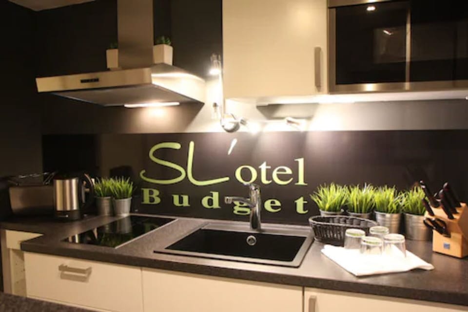 Studio | Individually decorated, individually furnished, free WiFi, bed sheets