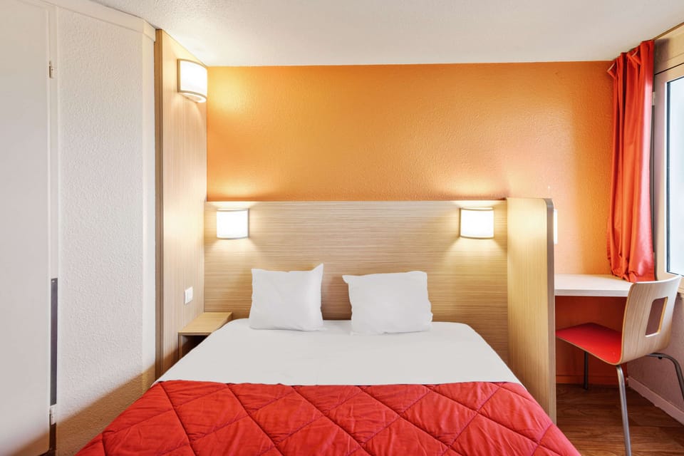 Standard Room, 1 Double Bed | Desk, laptop workspace, free cribs/infant beds, free WiFi
