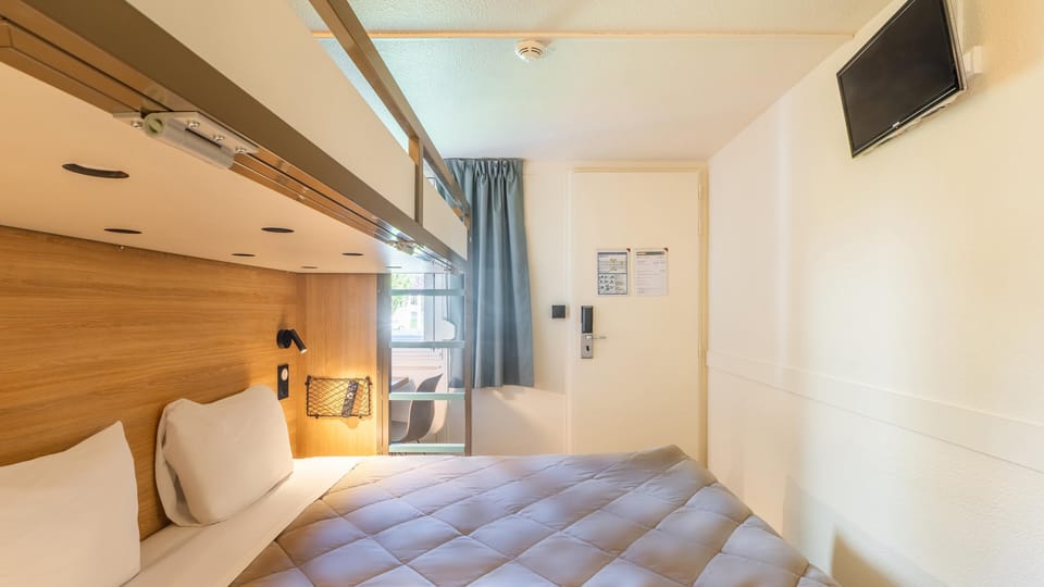 Standard Room, 1 Queen Bed | 1 bedroom, premium bedding, desk, blackout drapes