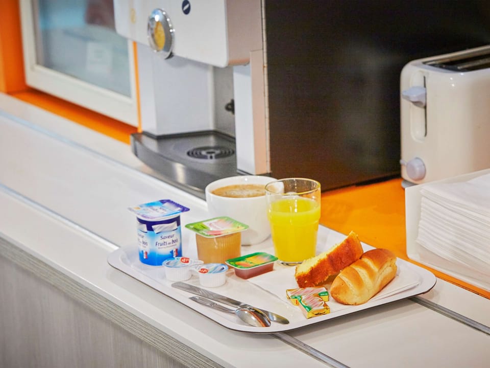 Daily buffet breakfast for a fee