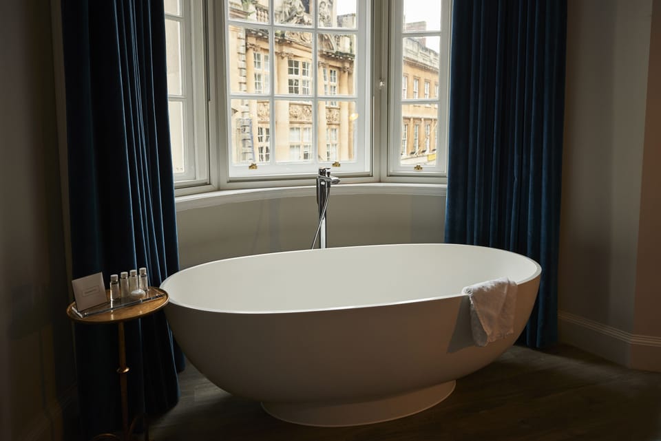 Minibar, in-room safe, desk, iron/ironing board