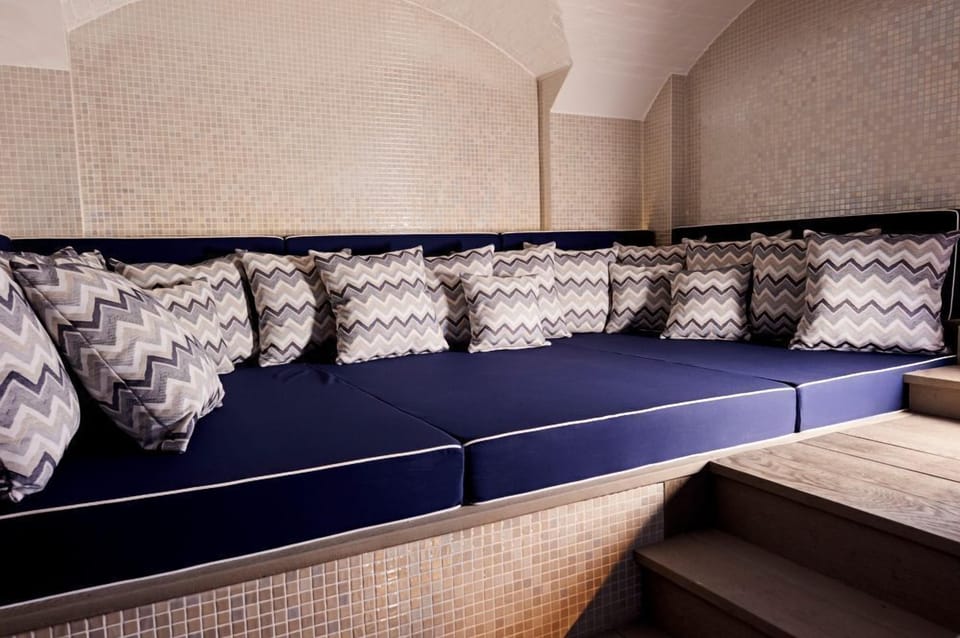 Sauna, steam room, body treatments, aromatherapy, hot stone massages