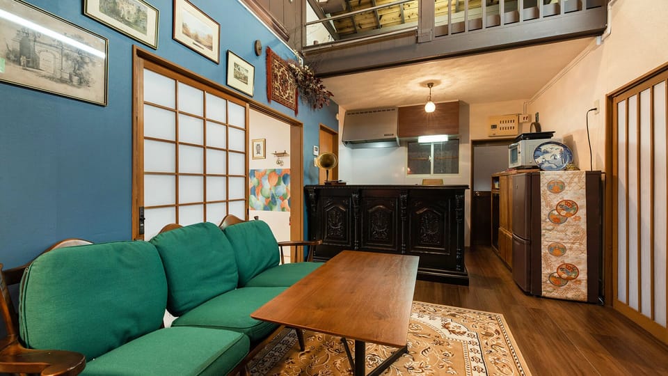 Traditional Townhome | Living area