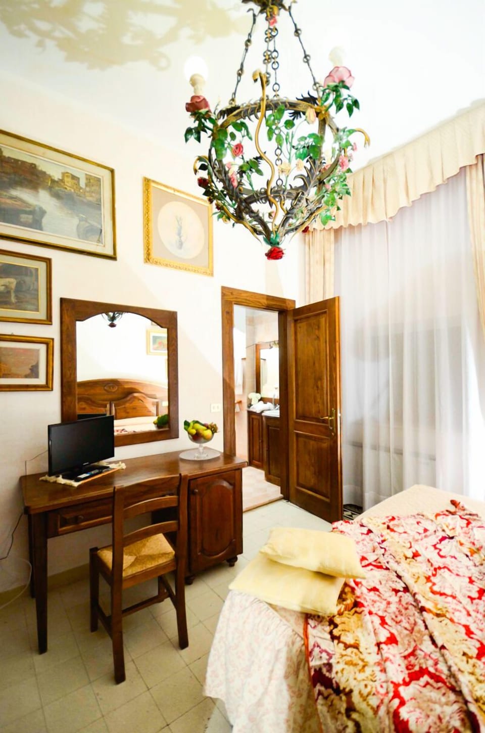 Double Room | Desk, cribs/infant beds, free WiFi