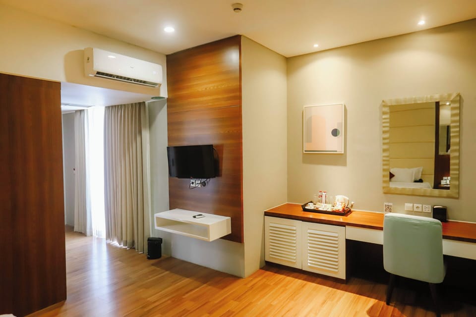 Deluxe Room | Premium bedding, minibar, in-room safe, desk