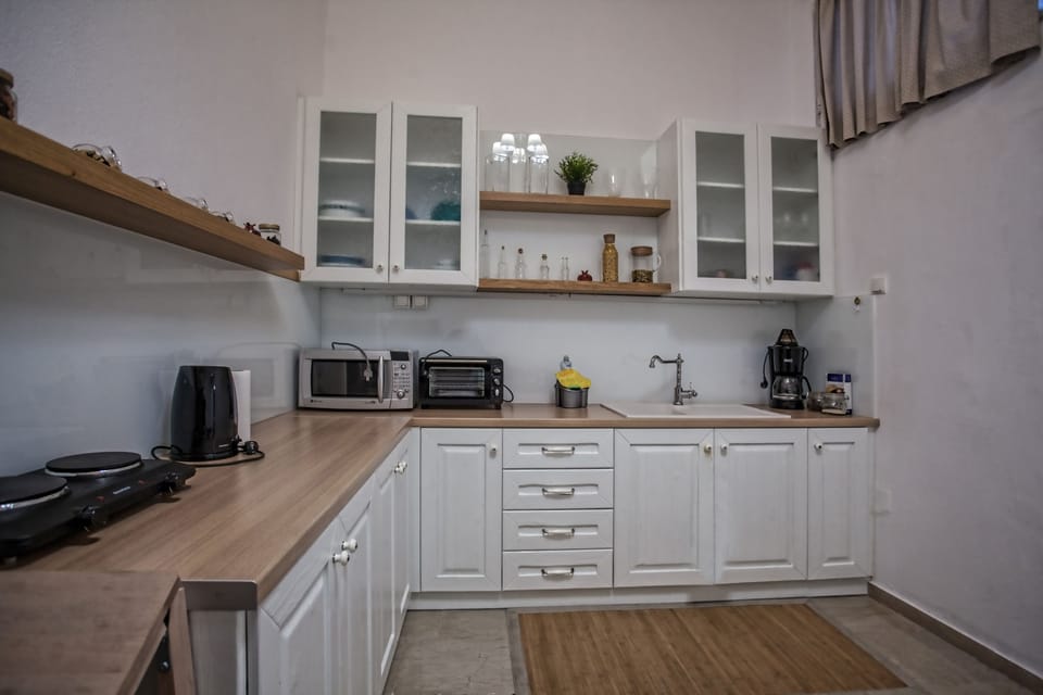 Family House, 2 Bedrooms | Private kitchen | Full-size fridge, microwave, oven, stovetop