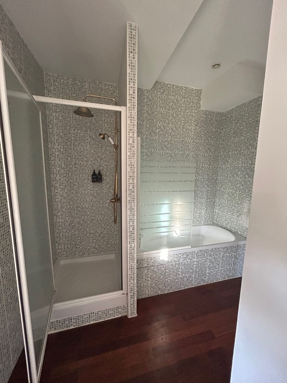 Superior Double Room (Des Rois) | Bathroom | Hair dryer, towels