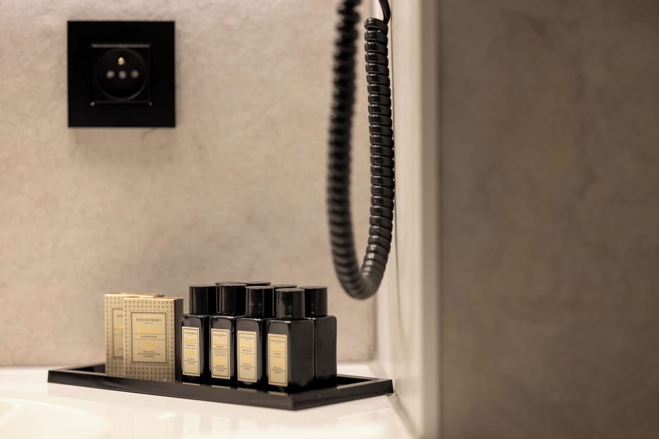 Twin Room | Bathroom | Combined shower/tub, hair dryer (on request), towels, soap
