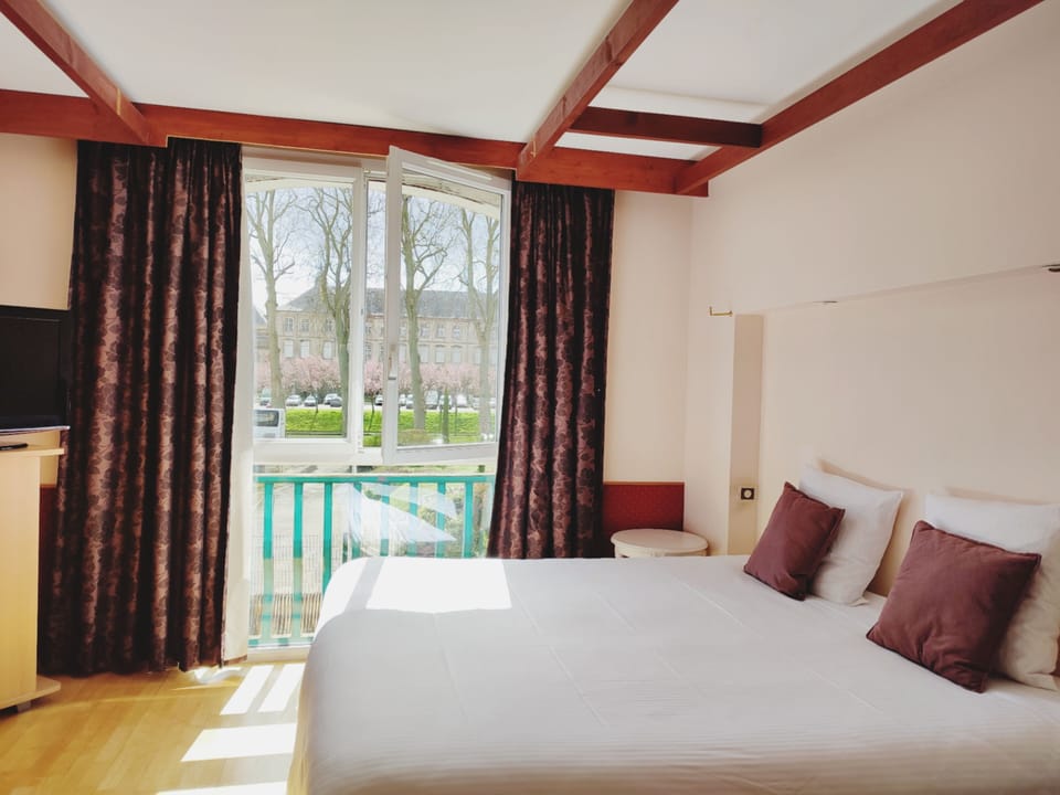 Standard Double Room | In-room safe, desk, cribs (free), WiFi (free)