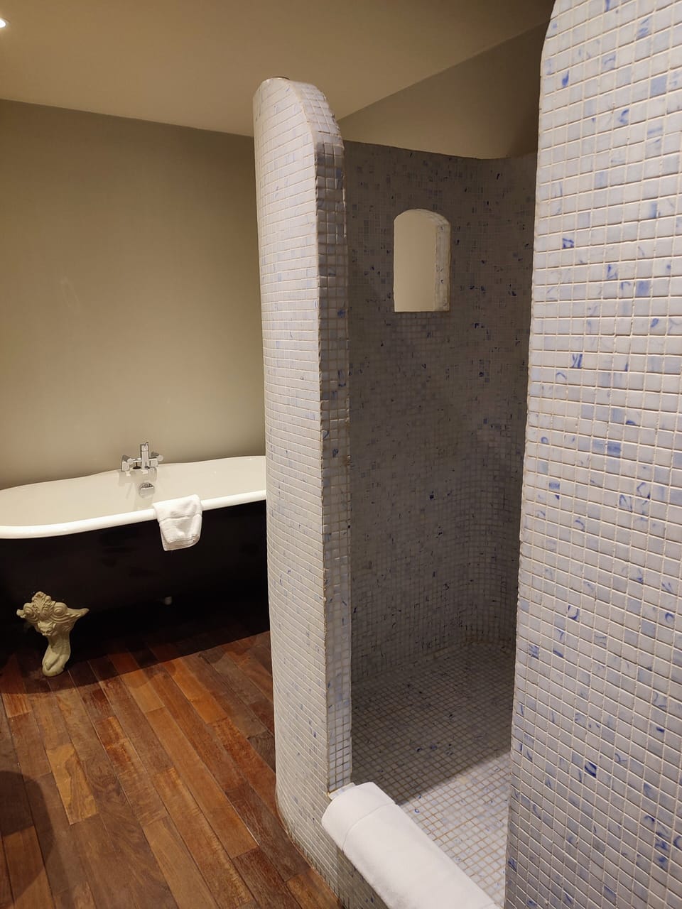 Superior Double Room | In-room safe, desk, cribs (free), WiFi (free)