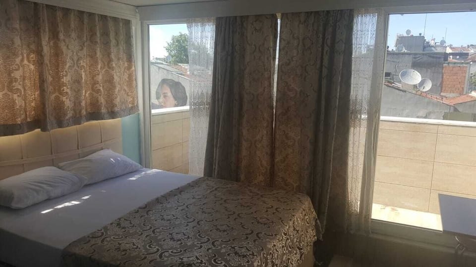 Comfort Triple Room | In-room safe, desk, soundproofing, iron/ironing board