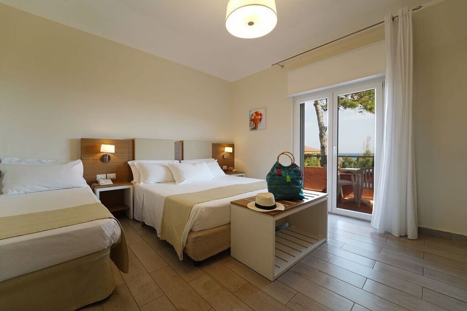 In-room safe, bed sheets