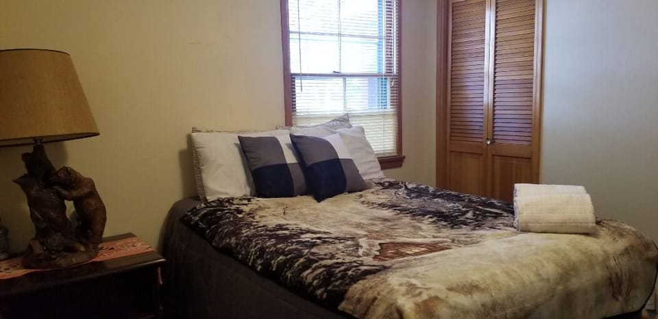 Family House, 2 Bedrooms, Mountain View | 2 bedrooms, WiFi (free), individually decorated, individually furnished