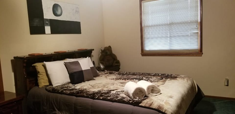 Family House, 2 Bedrooms, Mountain View | 2 bedrooms, WiFi (free), individually decorated, individually furnished