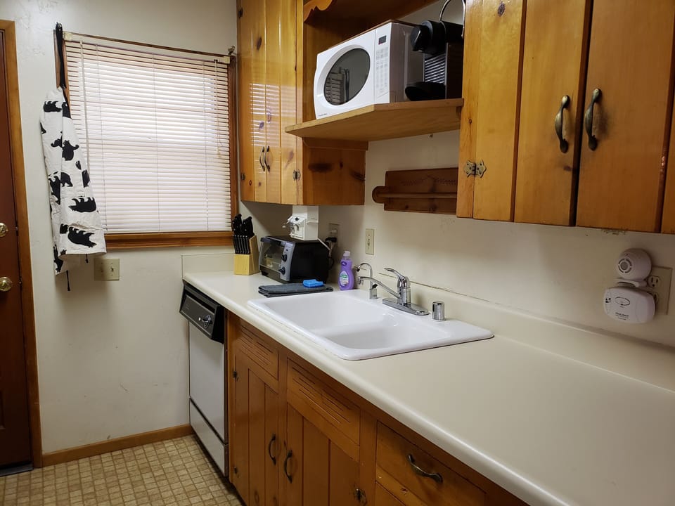 Family House, 2 Bedrooms, Mountain View | Room amenity