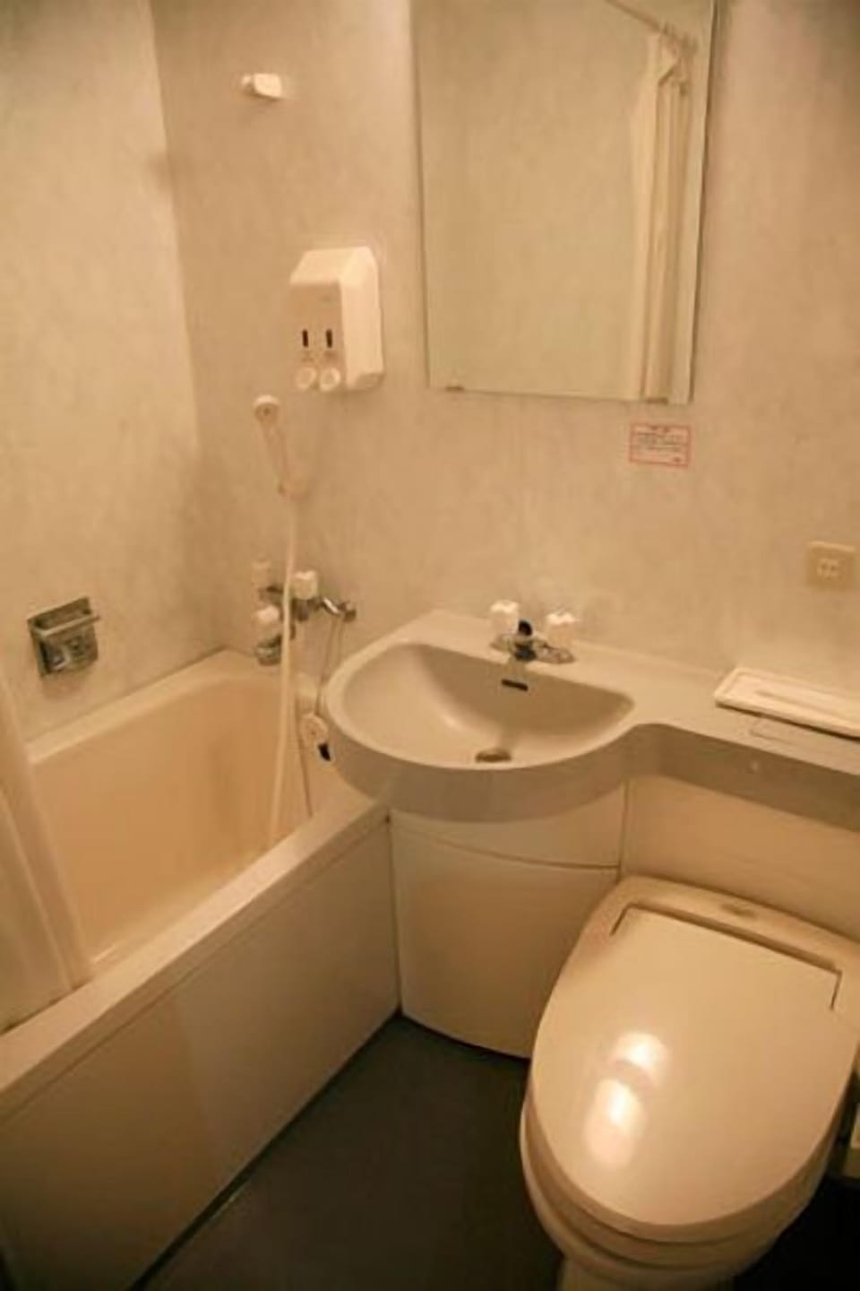 Combined shower/tub, deep soaking tub, free toiletries, slippers