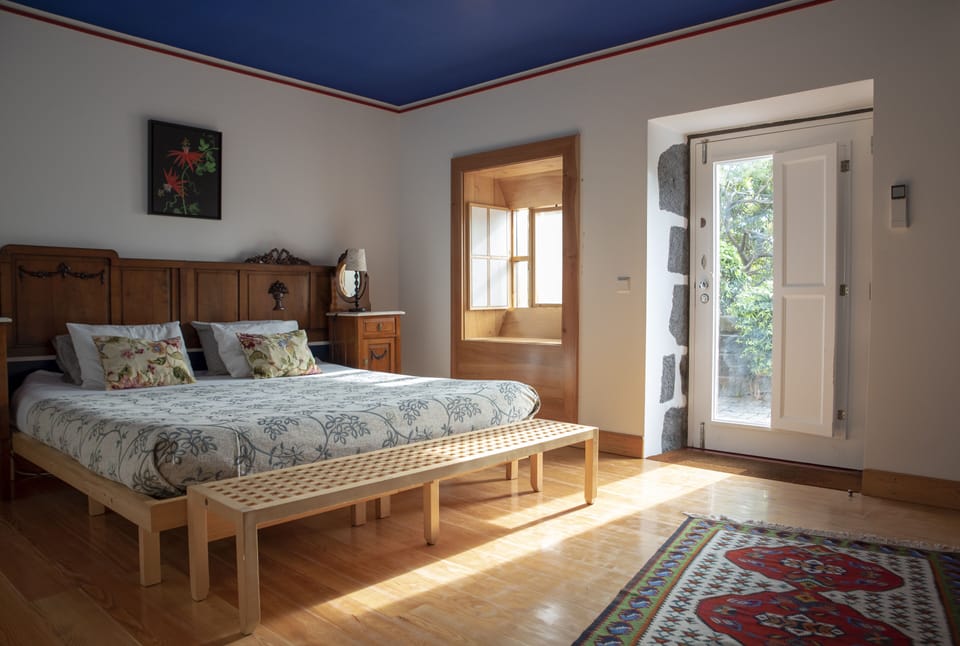 Double Room | Desk, blackout drapes, free cribs/infant beds, rollaway beds