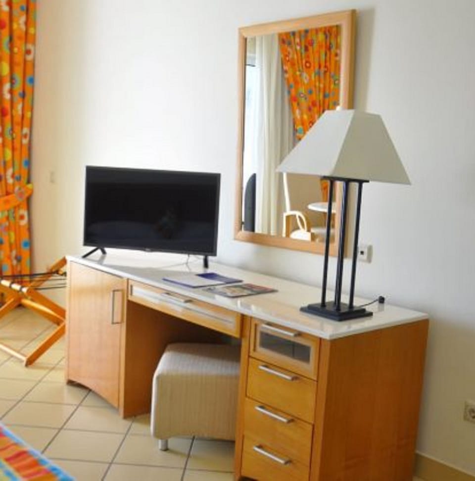 Minibar, in-room safe, desk, blackout drapes