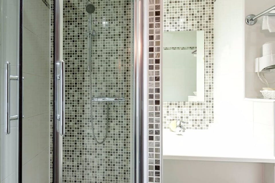 Shower, free toiletries, hair dryer, towels