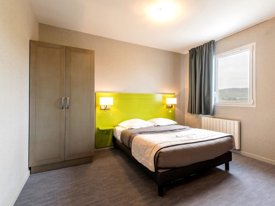 Single Room | In-room safe, desk, free WiFi