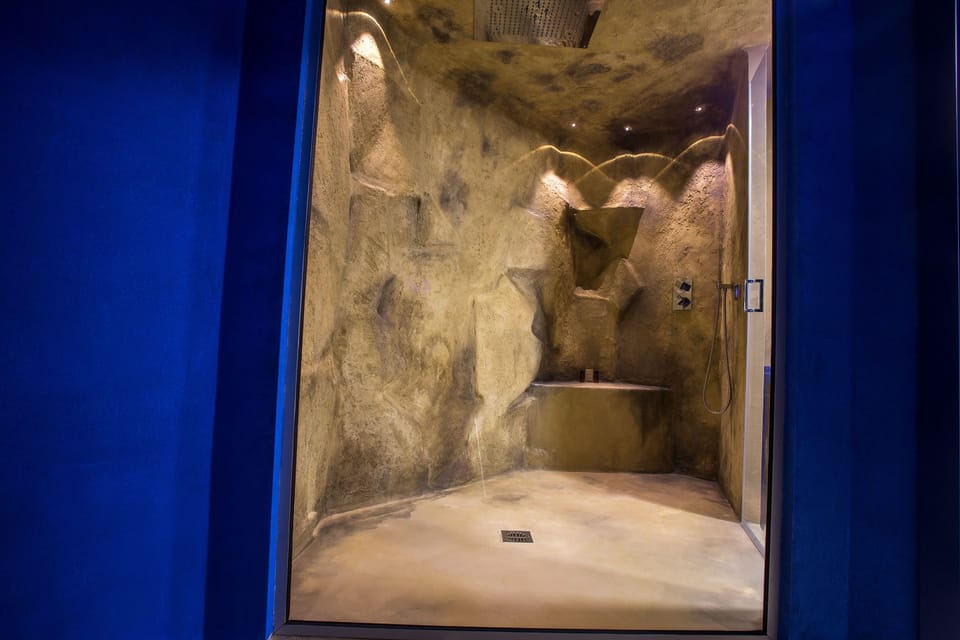 Honeymoon Studio Suite | Premium bedding, minibar, in-room safe, individually furnished