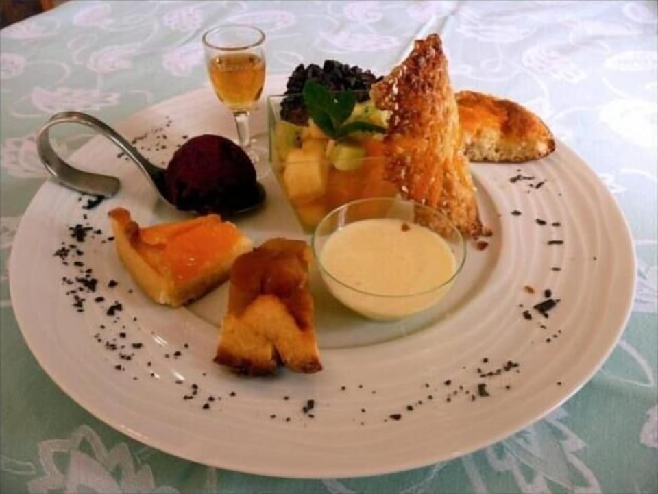 Lunch and dinner served