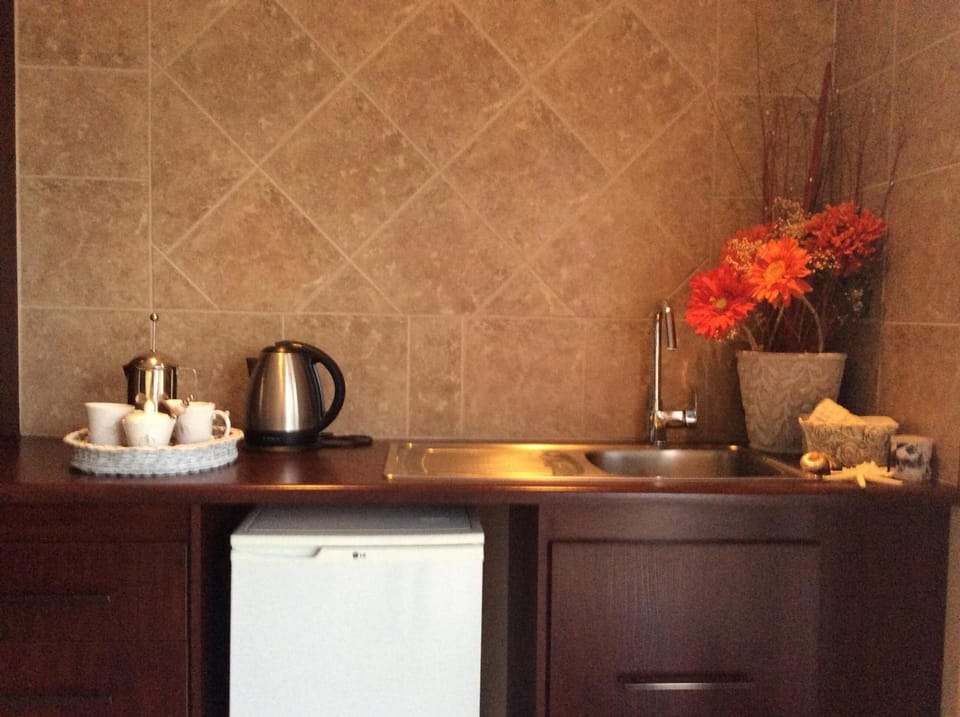 Coffee/tea maker, fridge, microwave, electric kettle