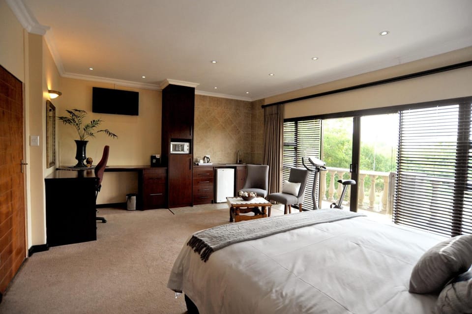 14 bedrooms, in-room safe, desk, laptop workspace