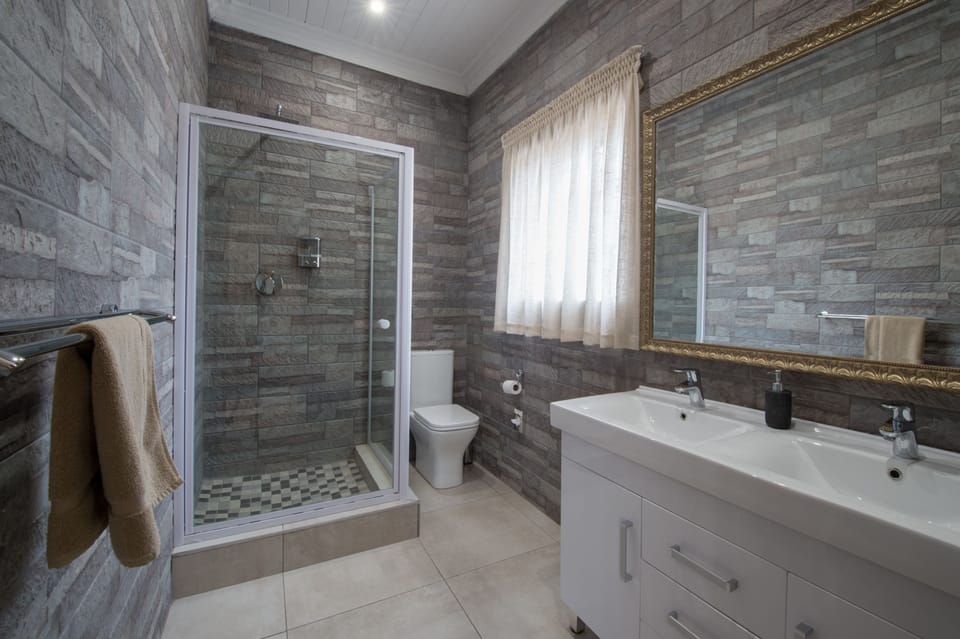 Double Room | Bathroom shower