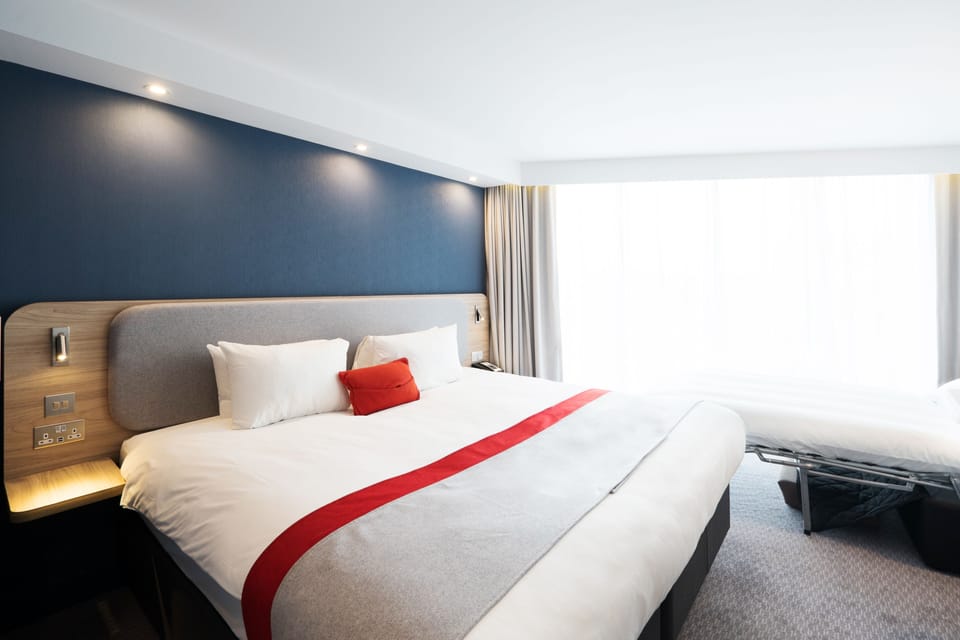 Standard Room, 1 Queen Bed with Sofa bed (Free Hot Breakfast) | In-room safe, desk, blackout drapes, soundproofing