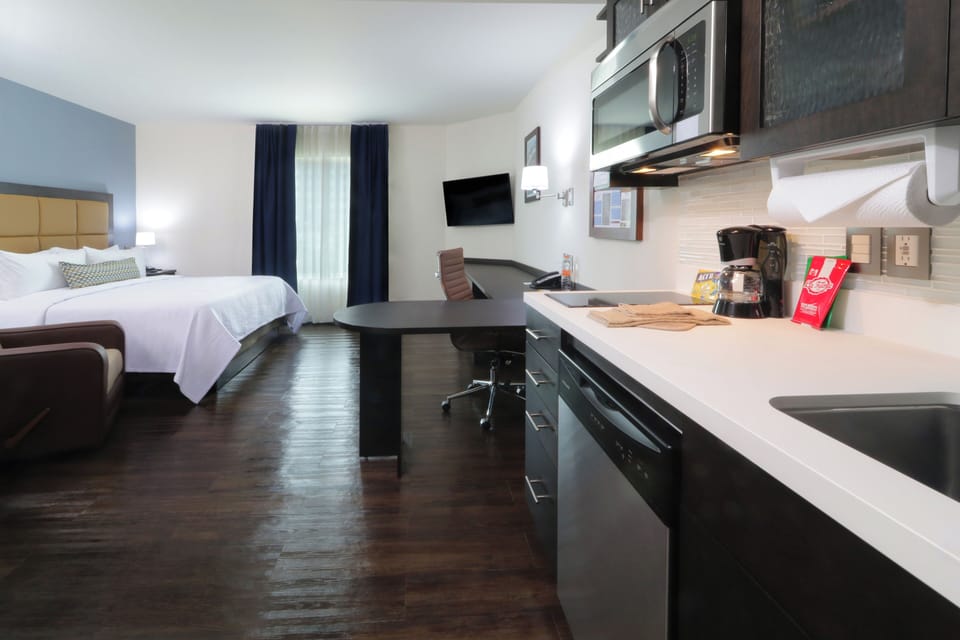 Premium bedding, in-room safe, individually furnished, desk