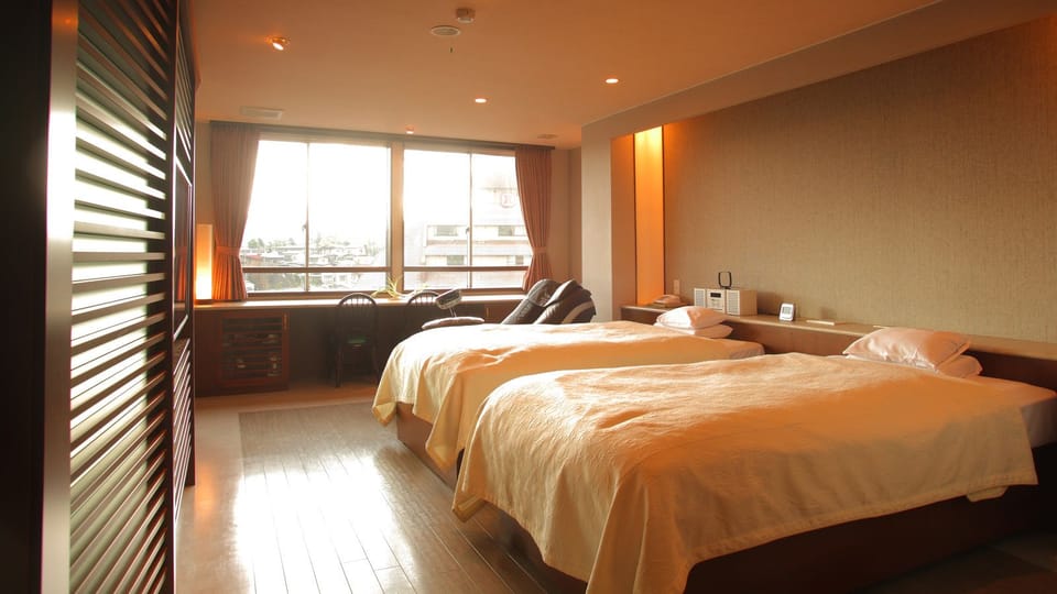 Premium bedding, in-room safe, WiFi (free)