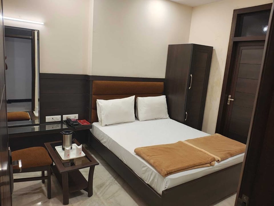 Premium Room | In-room safe, individually decorated, individually furnished, desk