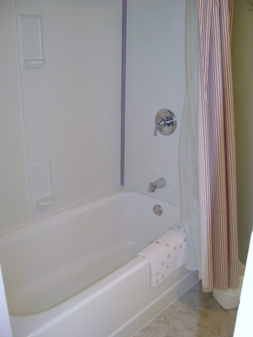 Room (Elk creek room) | Deep soaking bathtub