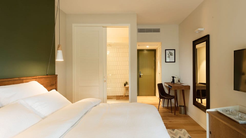 Executive Spa Room  (Includes access to the spa facilities) | In-room safe, desk, soundproofing, WiFi (free)