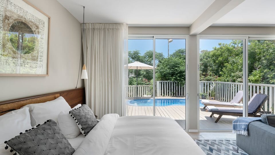 Nea Villa | In-room safe, desk, soundproofing, WiFi (free)