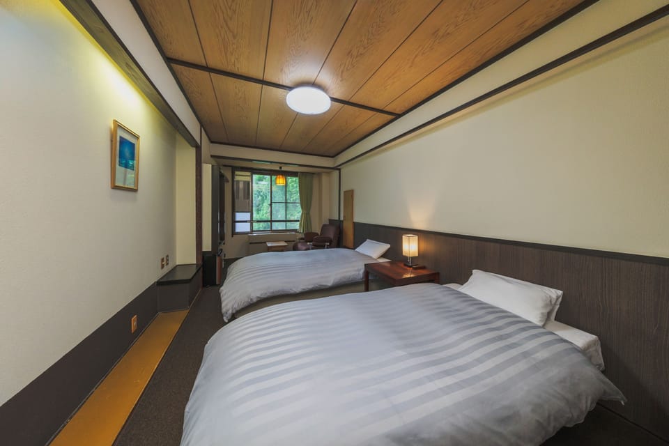 Standard Western Style Room | In-room safe, bed sheets